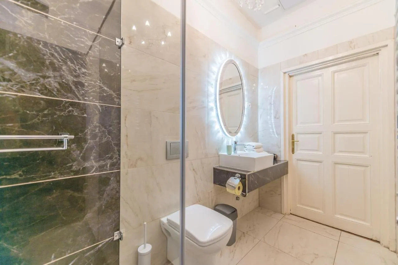 Daire Music Academy Bedroom Suite Cafe Vian Apartman Kft Budapeşte