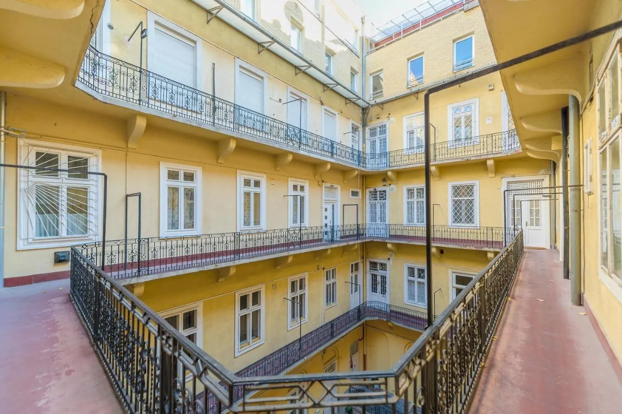 Music Academy Bedroom Suite Cafe Vian Apartman Kft Budapeşte Daire