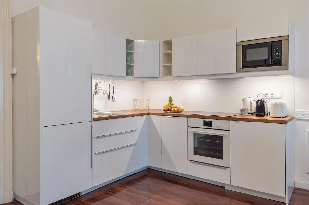 Music Academy Bedroom Suite Cafe Vian Apartman Kft Budapeşte
