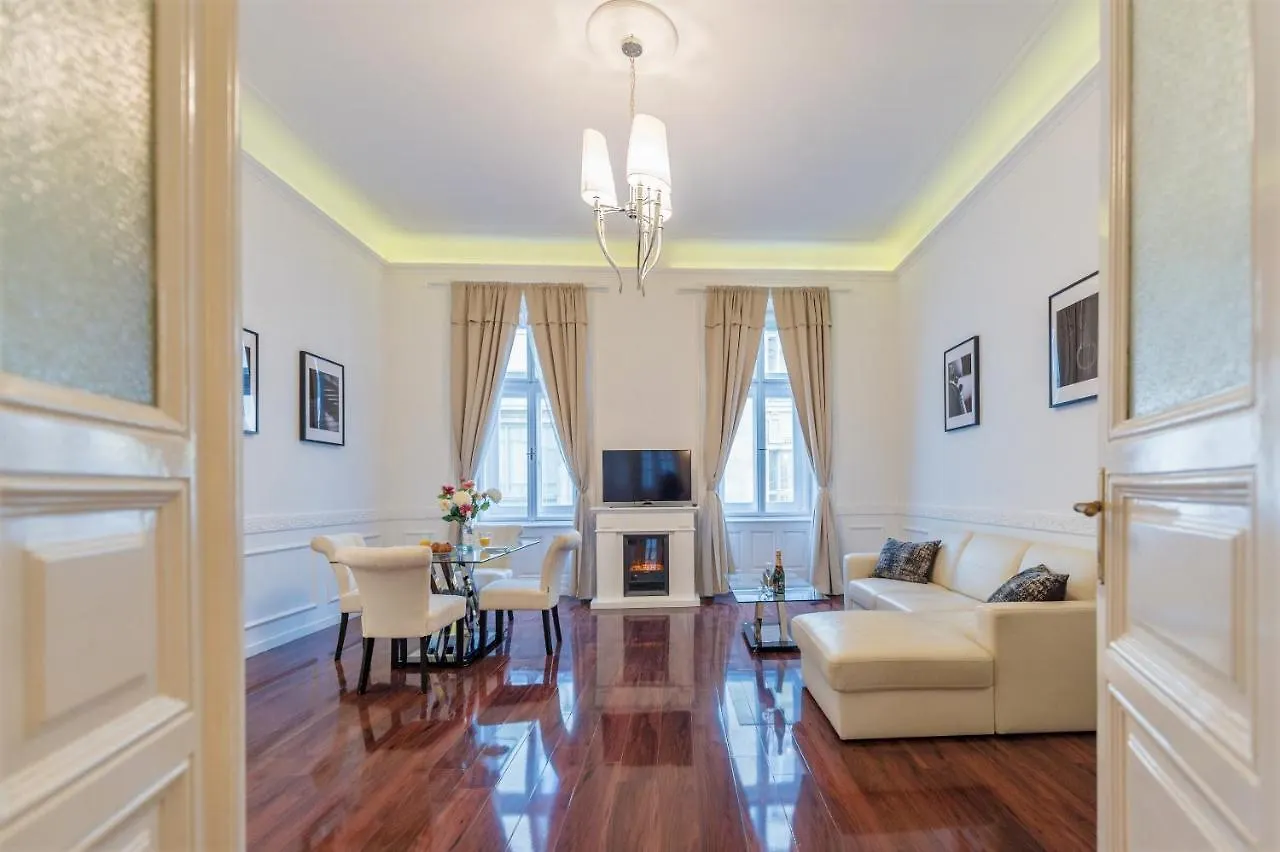 Music Academy Bedroom Suite Cafe Vian Apartman Kft Budapeşte