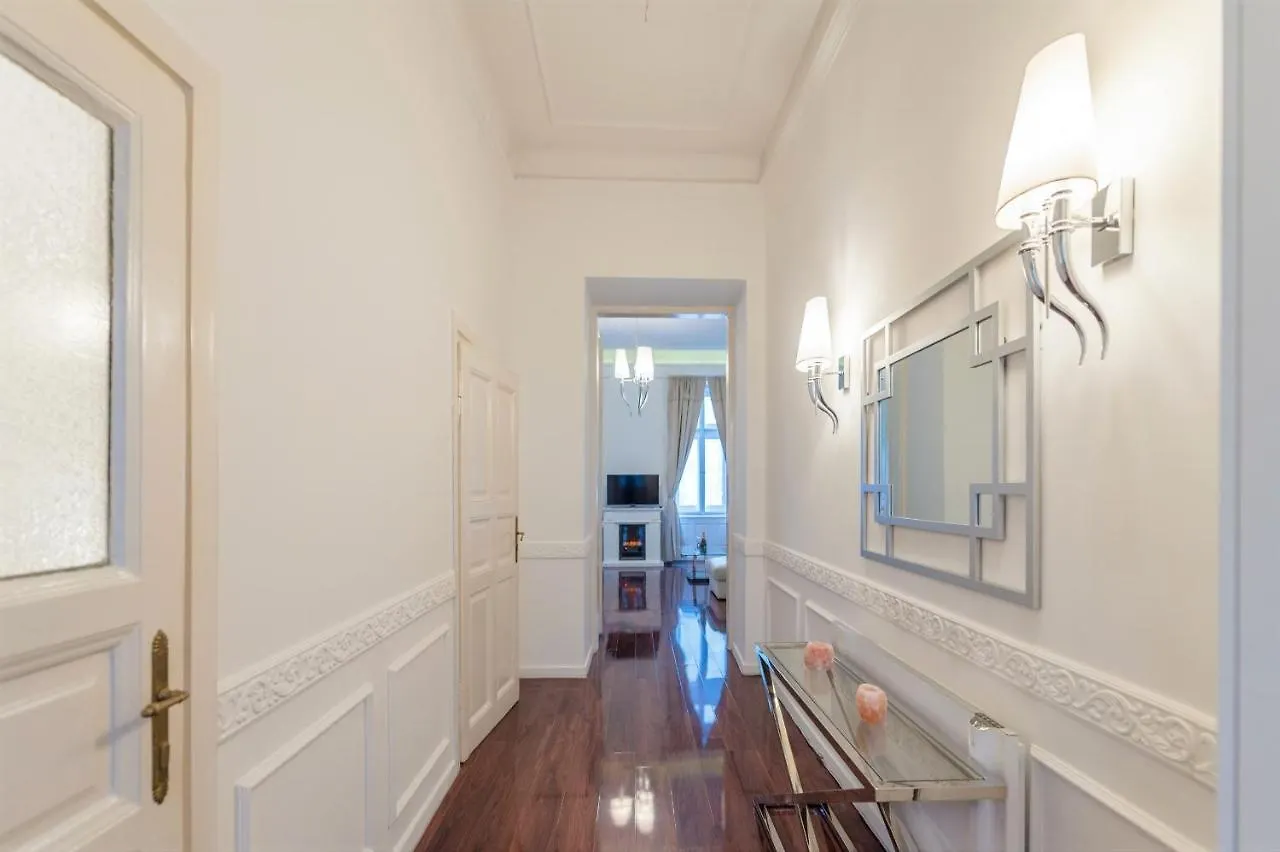 Music Academy Bedroom Suite Cafe Vian Apartman Kft Budapest 0*,