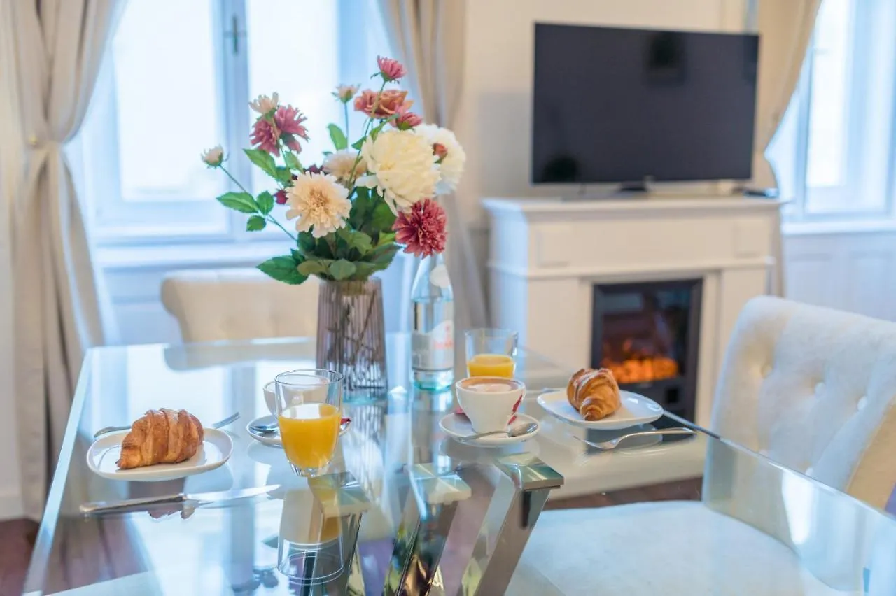 Music Academy Bedroom Suite Cafe Vian Apartman Kft Budapest 0*,  Hungary